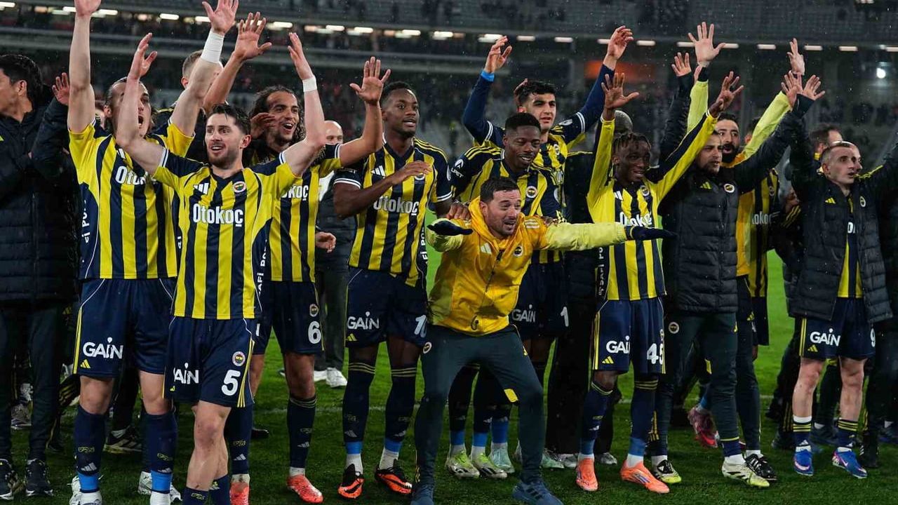 Fenerbahçe Turkcell Süper Kupa'yı 2-0 kazandı