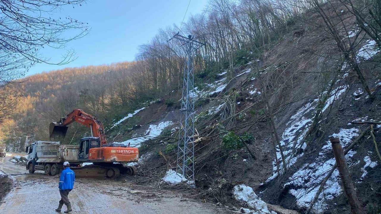 Fındıklıaksu'da Aynı Noktada 3 Gün Arayla Heyelan