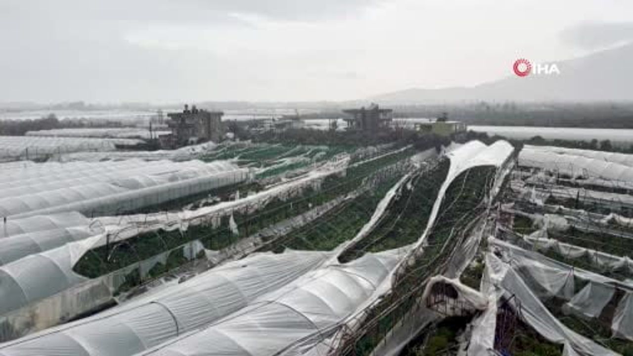 Finike'yi vuran hortum seraları yerle bir etti: 42 çiftçinin 120 dönüm örtüaltı zarar gördü