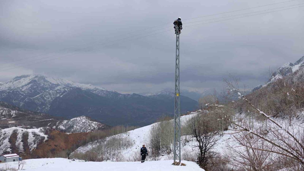 Fırat EDAŞ Tunceli’de zorlu kışta sahada
