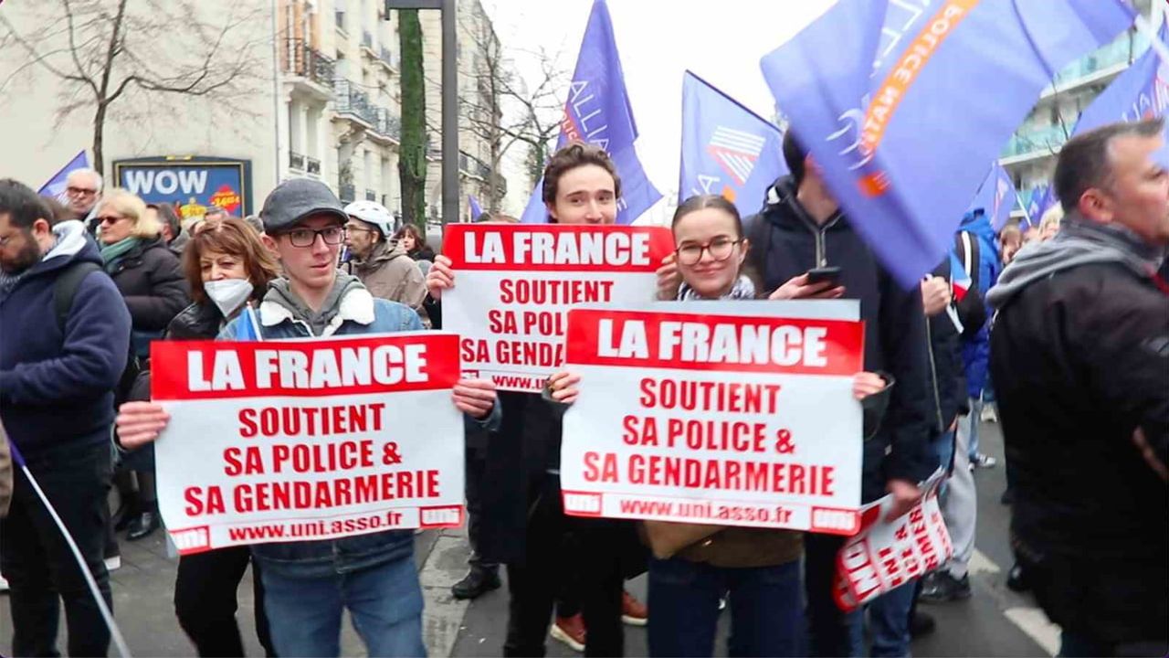 Fransa'da binlerce polis ve sivil, kaynak yetersizliğine dikkat çekmek için yürüdü