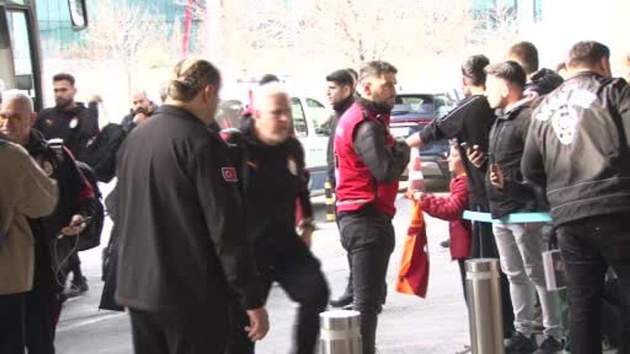 Galatasaray, Manchester City maçı için İngiltere'ye gitti