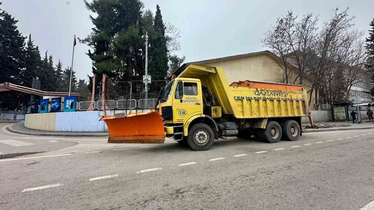Gaziantep Büyükşehir, 2026 kışında karla mücadelede sahada tam kadro
