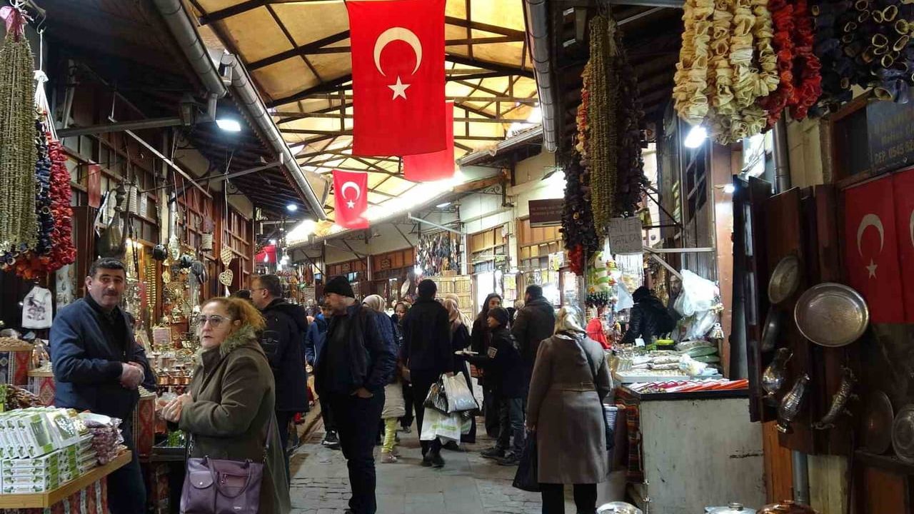 Gaziantep’in tarihi çarşılarına yarıyıl tatili yoğunluğu