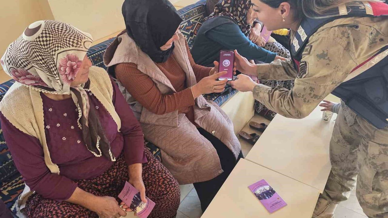 Gaziantep Jandarması 2025'te KADES'i 18 bin 409 kadına tanıttı