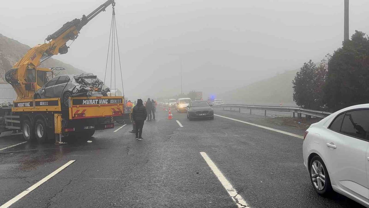 Gaziantep-Şanlıurfa Otoyolu'nda Zincirleme Kaza: 2 Ölü, 11 Yaralı