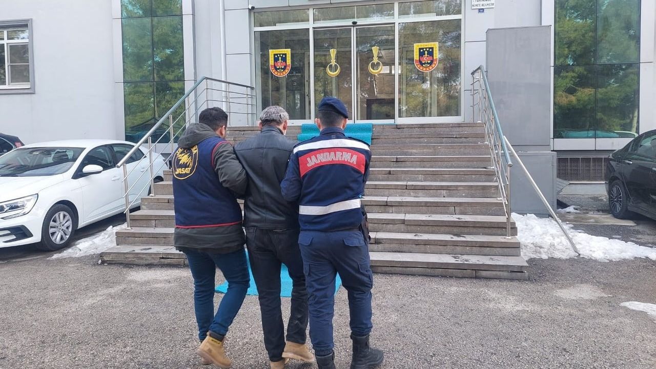 Gaziantep’te 25 yıl kesinleşmiş cezayla aranan şüpheli jandarmaya yakalandı