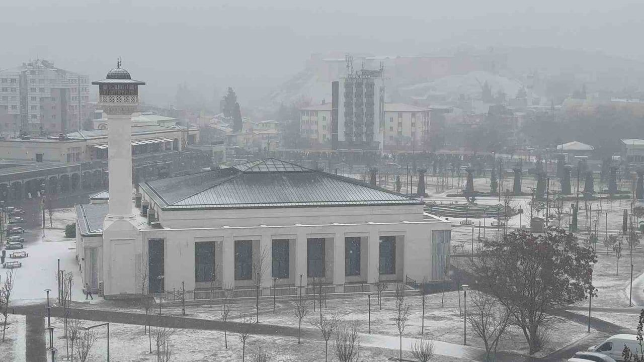 Gaziantep'te beklenen kar başladı — 22-23 Ocak uyarısı