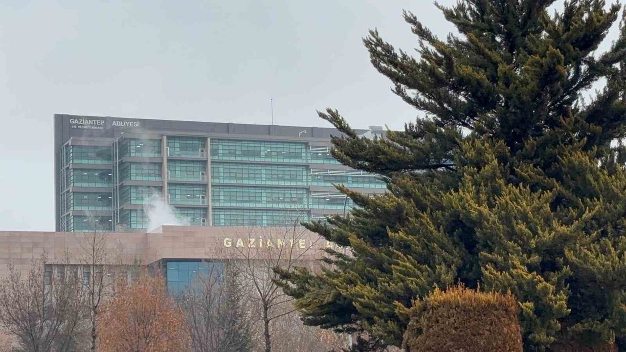 Gaziantep’te eski kız arkadaşının fotoğraflarını paylaştığı iddia edilen kişiyi öldüren baba ve oğlu 11 yıl 8 ay hapis aldı