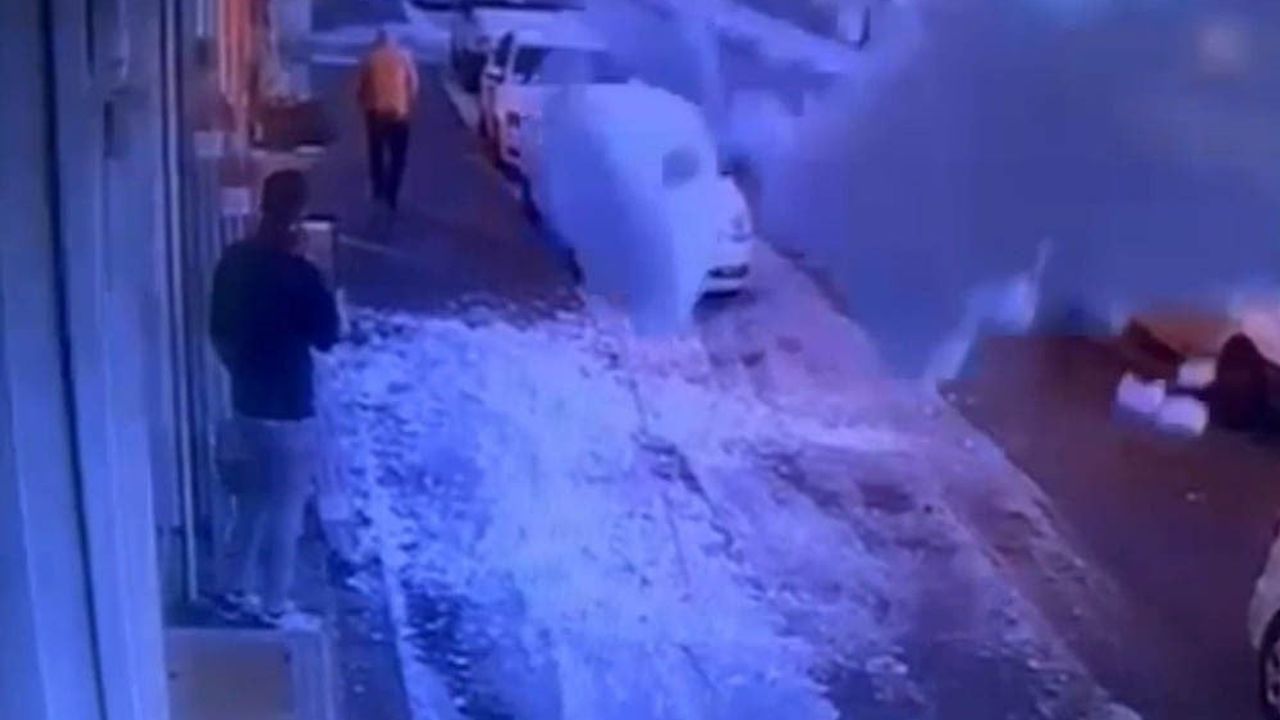 Gaziantep'te hayat kurtaran uyarı: Çatıdaki kar tehlike oluşturdu