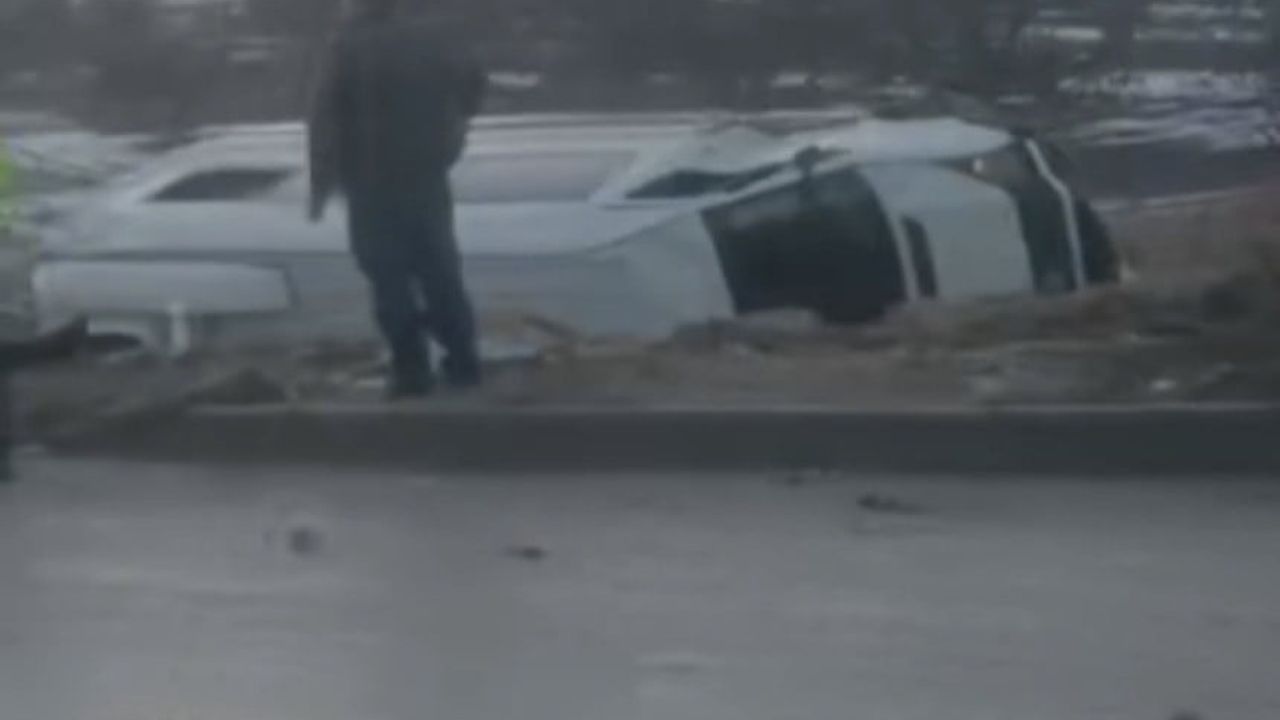 Gaziantep’te işçi servisi şarampole devrildi: 10 yaralı