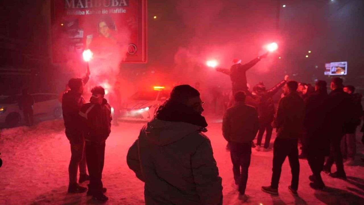 Gaziantep'te kar altında coşkulu 2026 yeni yıl kutlaması