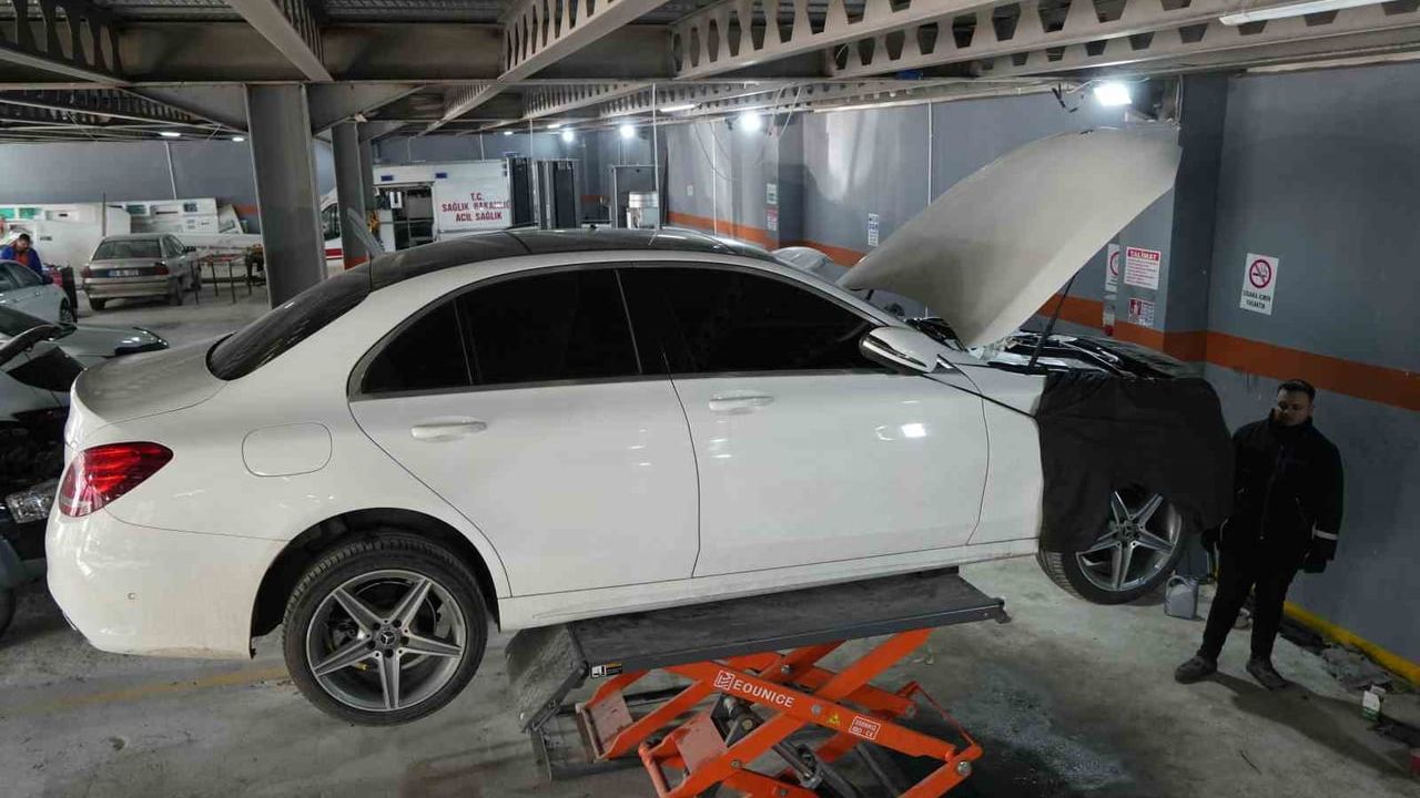 Gaziantep'te kar sonrası kışlık araç bakımı servislerde yoğunluk yarattı