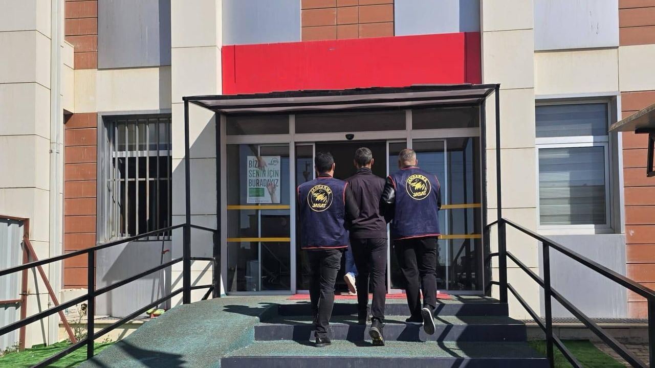 Gaziantep'te kesinleşmiş 10'ar yıl cezayla aranan 2 kişi yakalandı