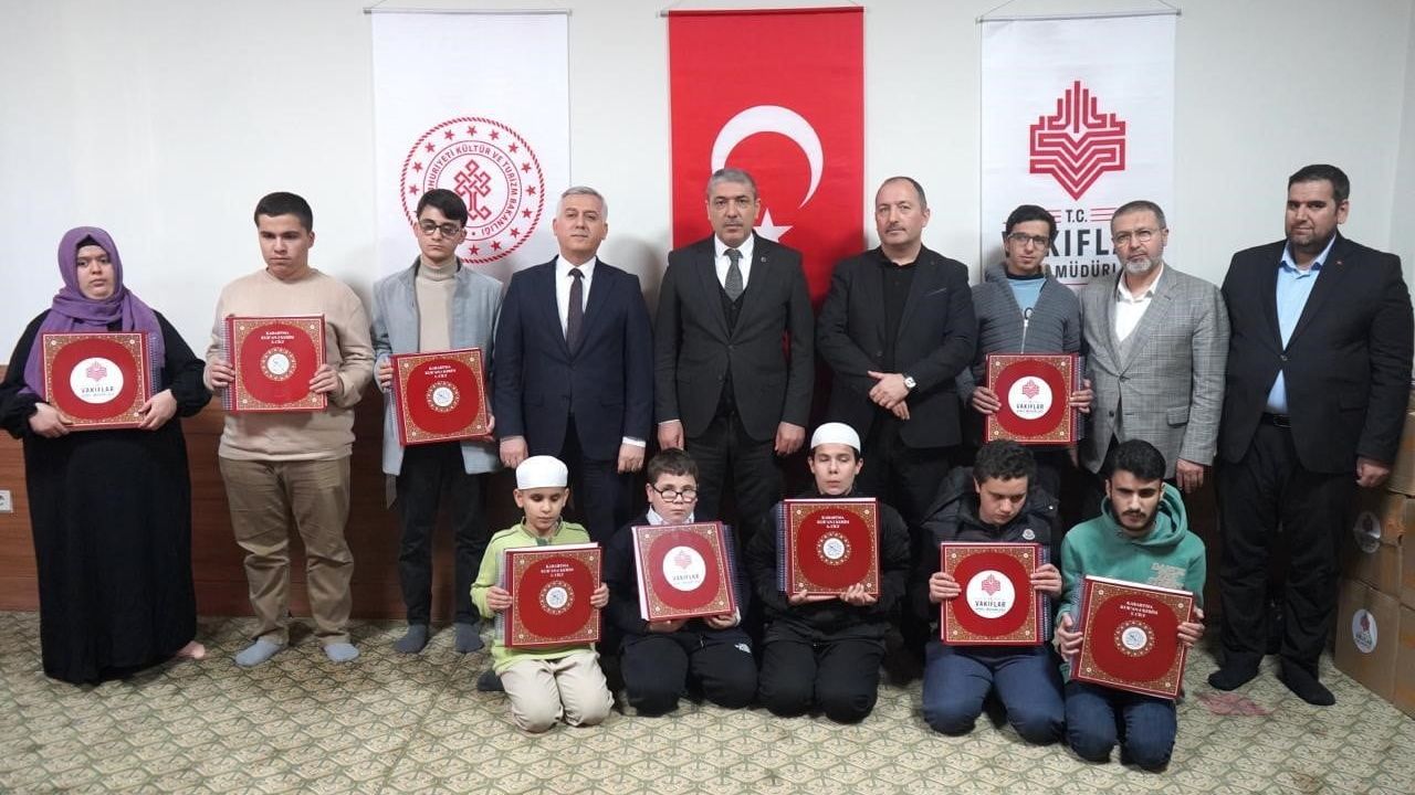 Gaziantep Vakıflar’dan görme engelli hafızlara Braille Kur’an desteği