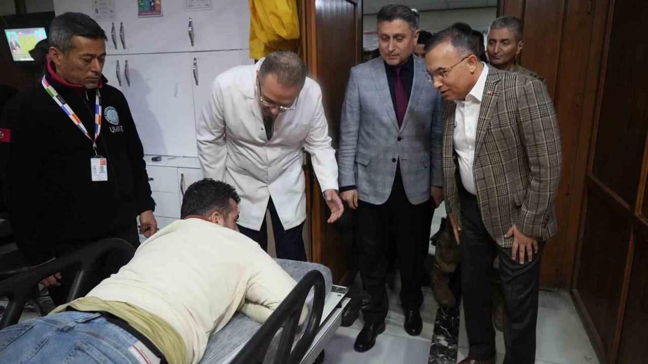 Gaziantep Valisi Kemal Çeber, TAG Otoyolu kazasındaki yaralıları ziyaret etti
