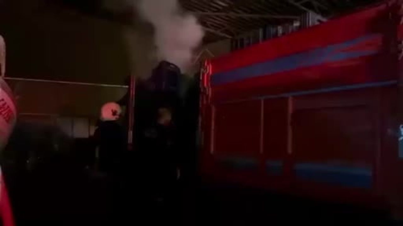 Gazipaşa'da park halindeki kamyonet yandı, kullanılamaz hale geldi