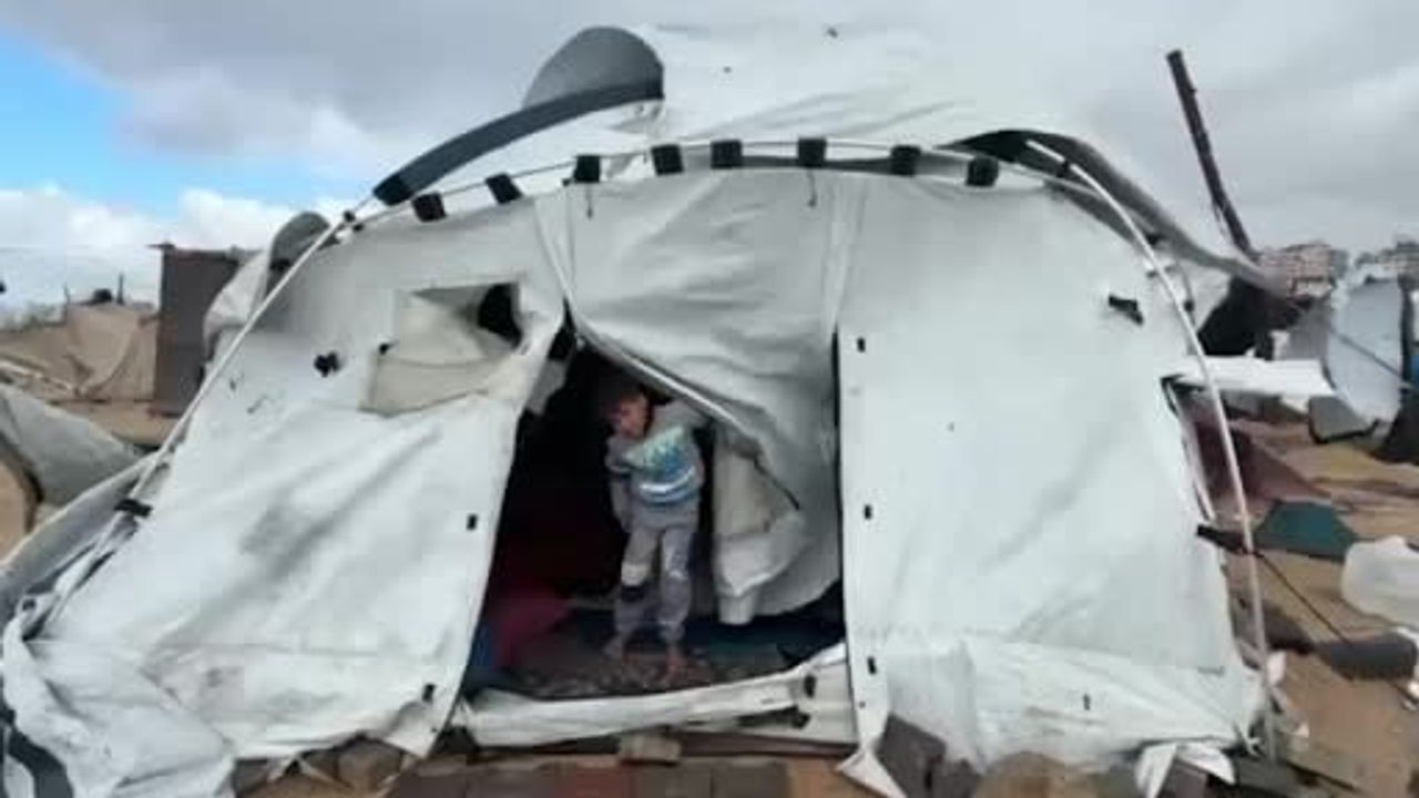 Gazze’de 27 günlük bebek hipotermi nedeniyle hayatını kaybetti