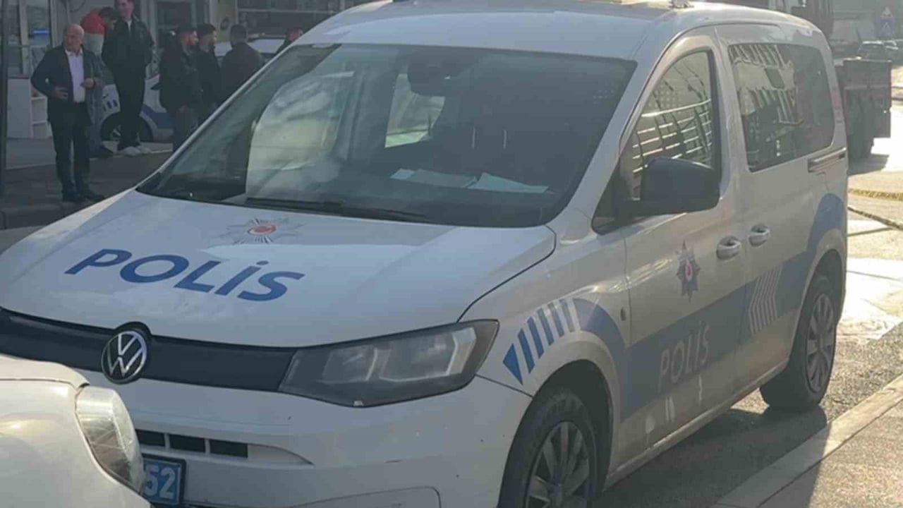 Gebze'de kaldırımda yürüyen kişiye silahlı saldırı: 2 yaralı