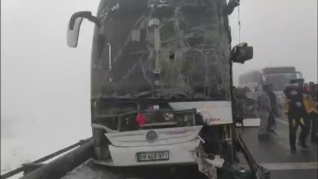 Gemerek'te yoğun sis zincirleme kazaya neden oldu: 7 yaralı