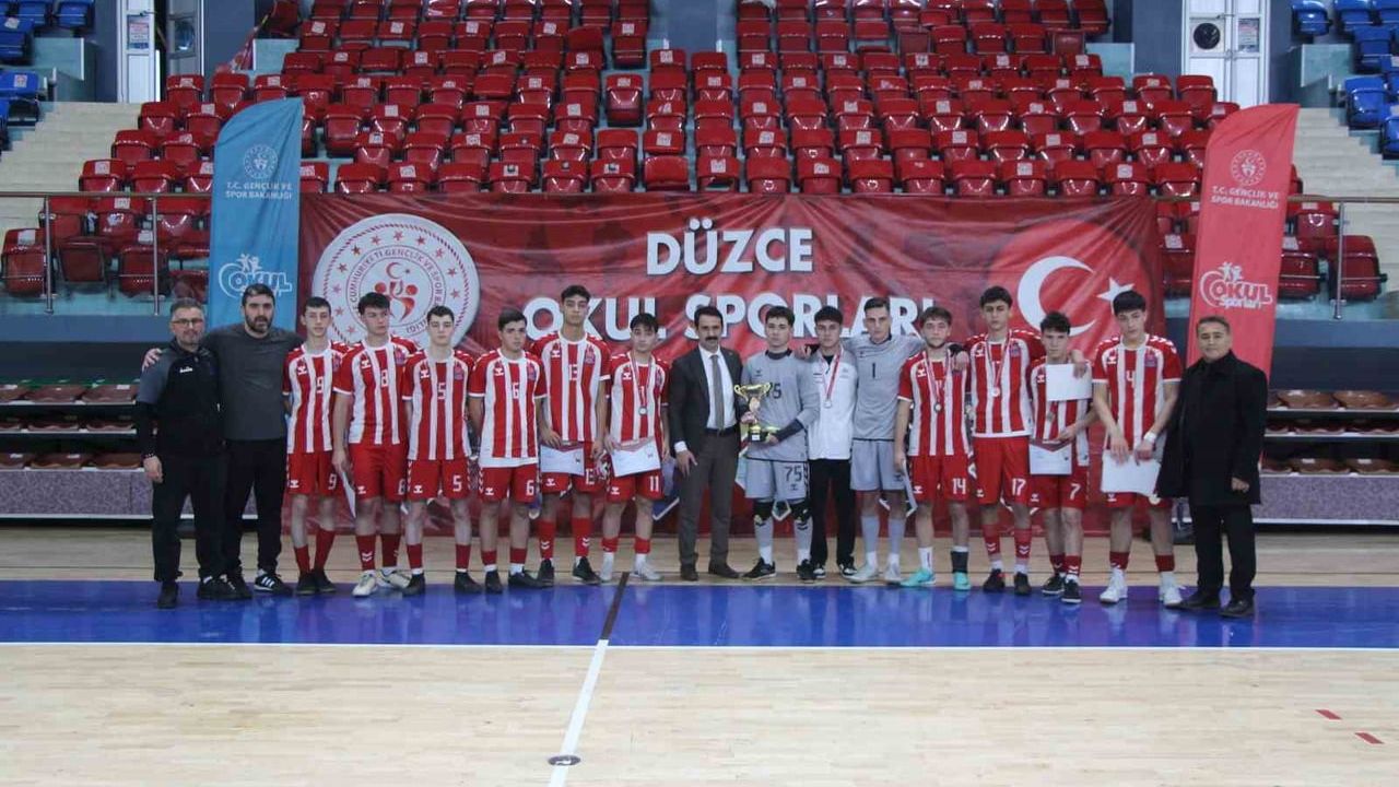 Genç erkekler futsal heyecanı Düzce'de sona erdi