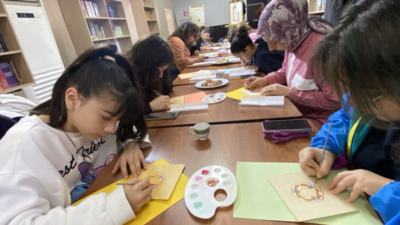 Gençler Cihanoğlu Külliyesi'nde tezhip atölyesinde buluştu