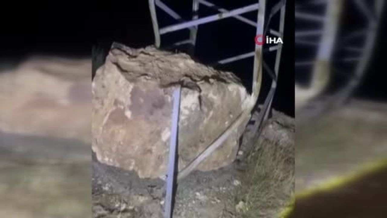 Gercüş’te dev kaya elektrik direğine çarparak durdu