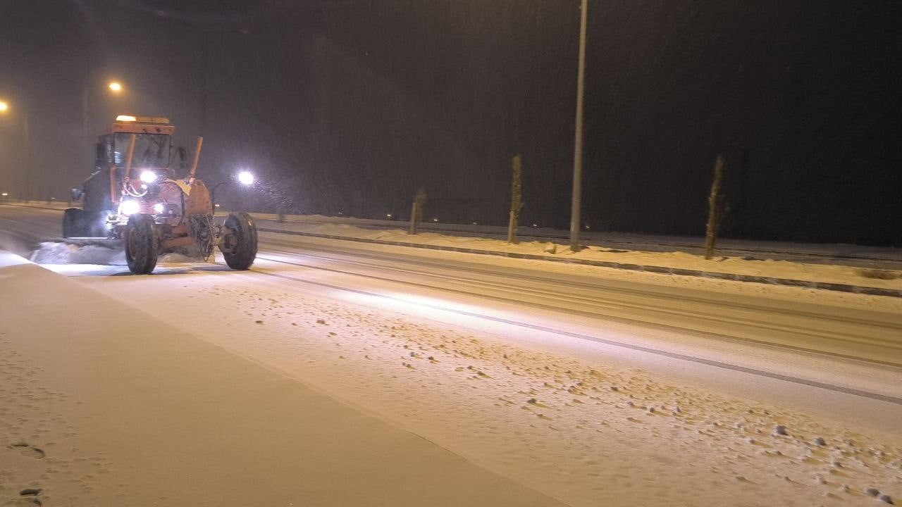 Gercüş'te yoğun kar 58 köy yolunu kapattı