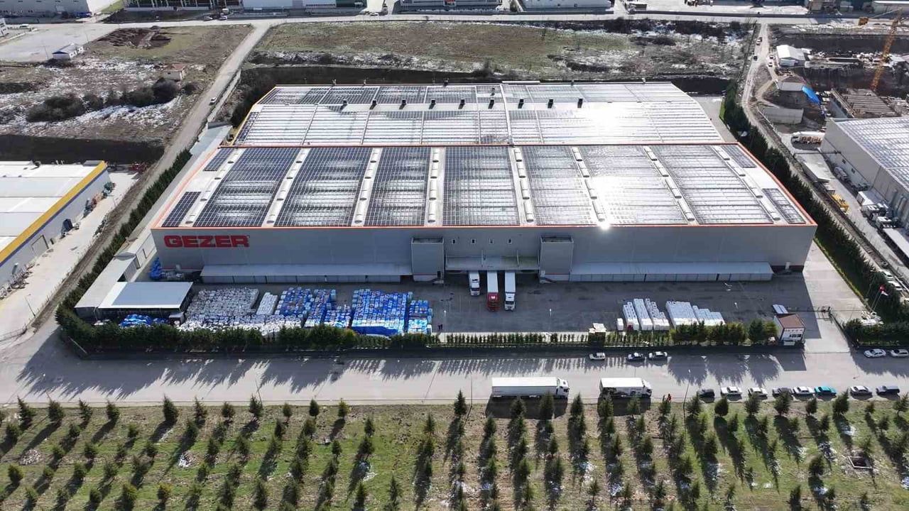 Gezer Ayakkabı çatılara güneş panelleri kurdu — Yıllık 3 bin 802 MWh üretim hedefi