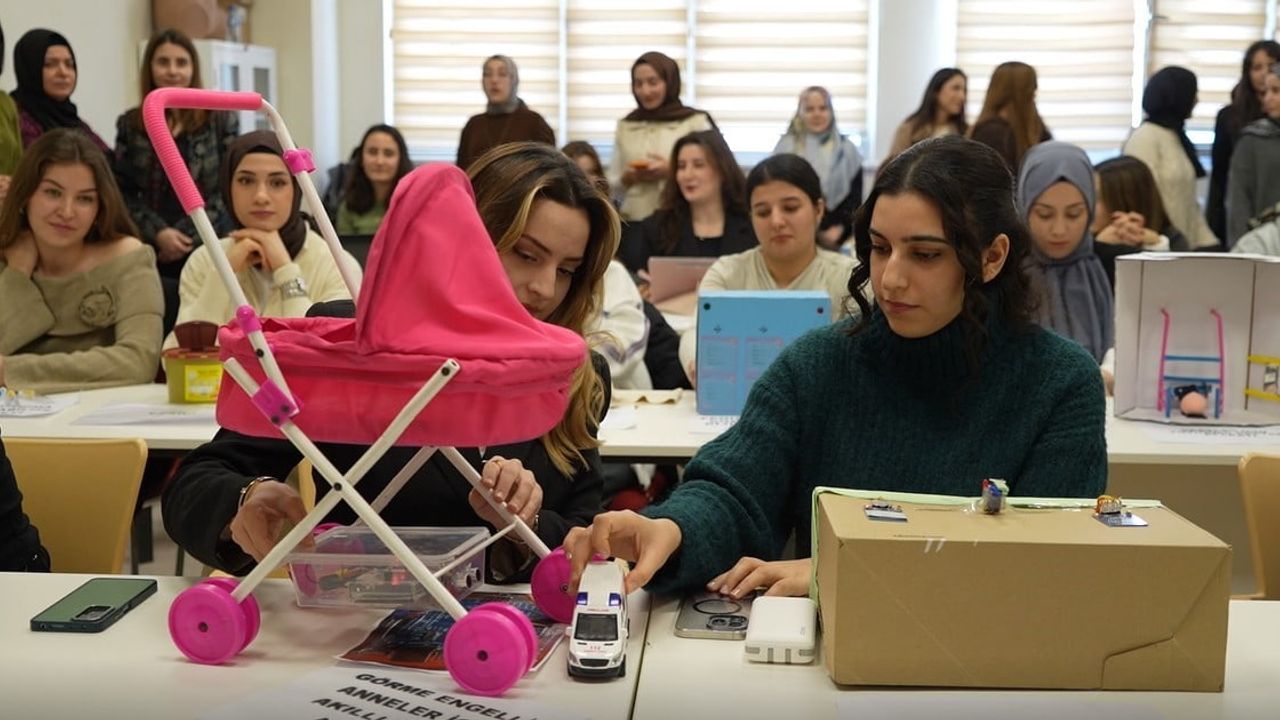 GİBTÜ Ebelik Öğrencilerinden Görme Engelli Anneler ve Acil Servisler İçin Yenilikçi Projeler