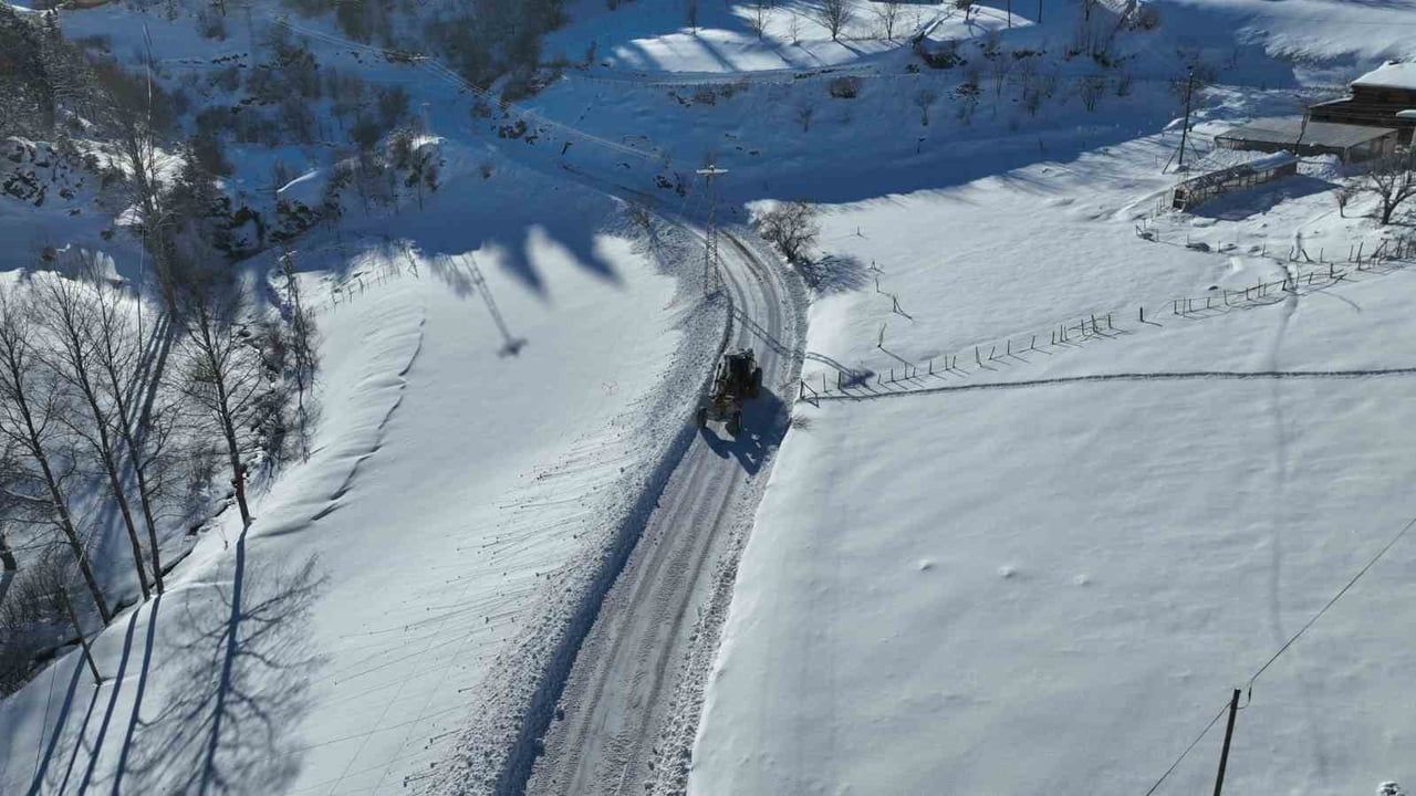 Giresun'da yayla yolları açık tutuluyor: Kulakkaya ve Bektaş'ta karla mücadele