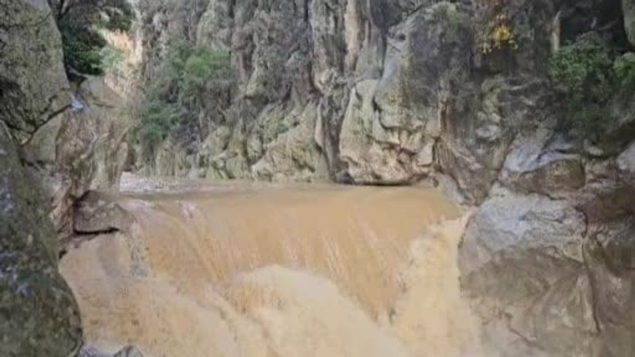 Gökbük Kanyonu'nda su debisi yağışla yükseldi