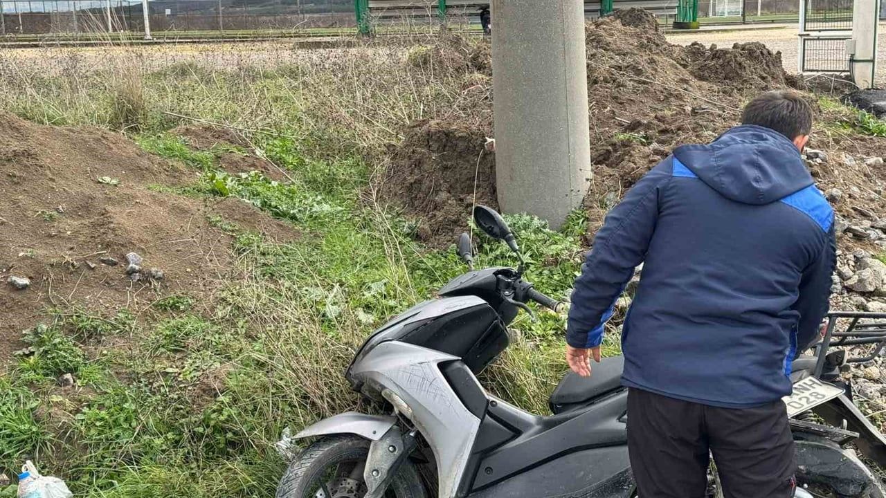 Gönen'de kamyonet-motosiklet çarpışması: motosiklet sürücüsü yaralandı