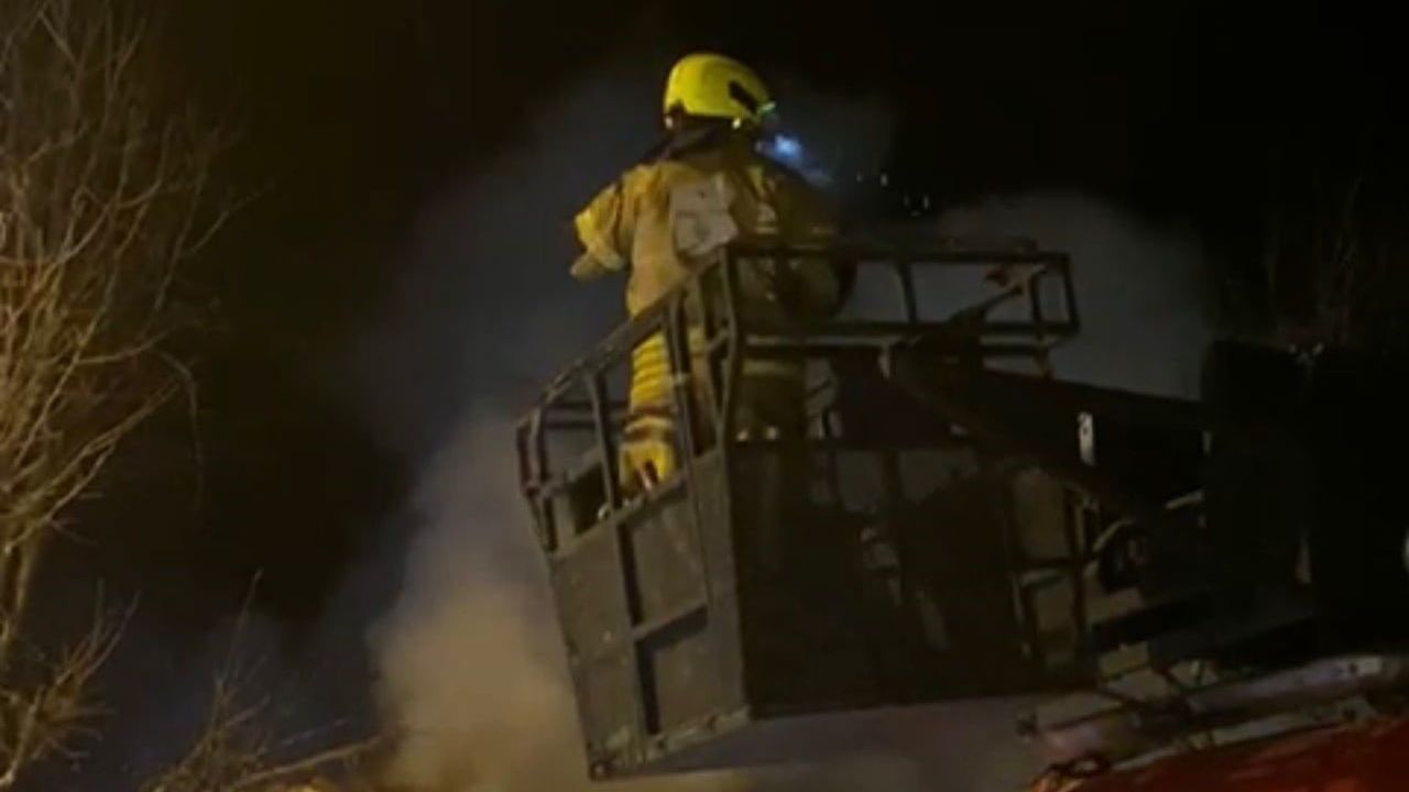 Gönen Hodul Köyü'nde Ev Yangını: Çatı Alevlere Teslim Oldu