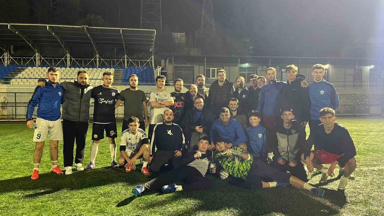 Gördes Engelliler Derneği’nden Altıntaş Spor’a moral ziyareti