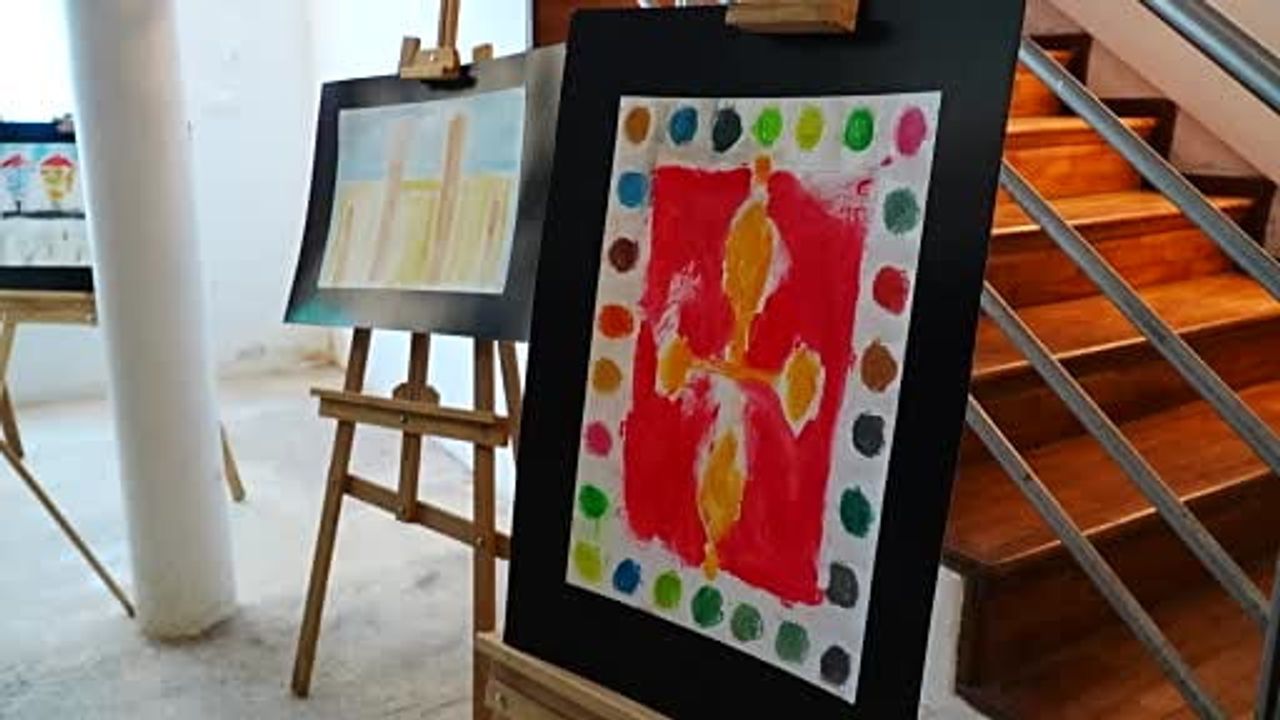 Görme Engelli Ressamın Braille Tekniğiyle Oluşturduğu Eserleri Beyoğlu’nda Sergilendi