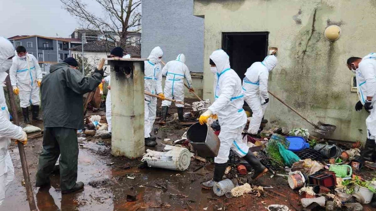 Görükle’de iki katlı çöp evden 9 kamyon atık çıkarıldı