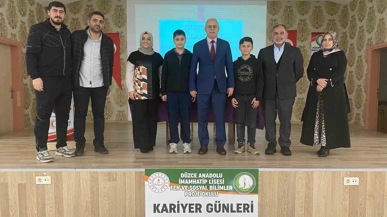 GSB Müdürü Arslantürk, Düzce'de Kariyer Günlerinde Öğrencilerle Buluştu