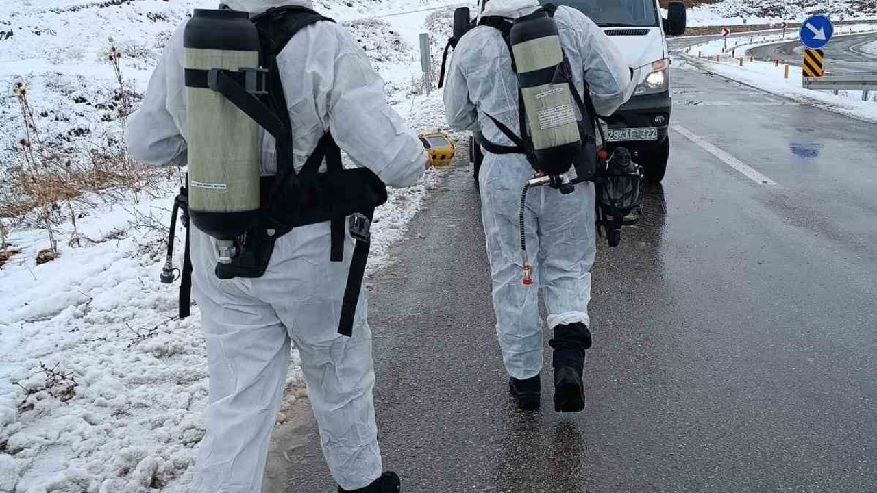 Gümüşhane'de LPG yüklü tanker dere yatağına devrildi: 1 yaralı