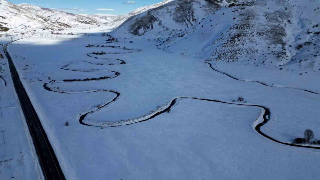 Güzeldere Menderesleri Karla Kartpostallık Görüntüler Oluşturdu