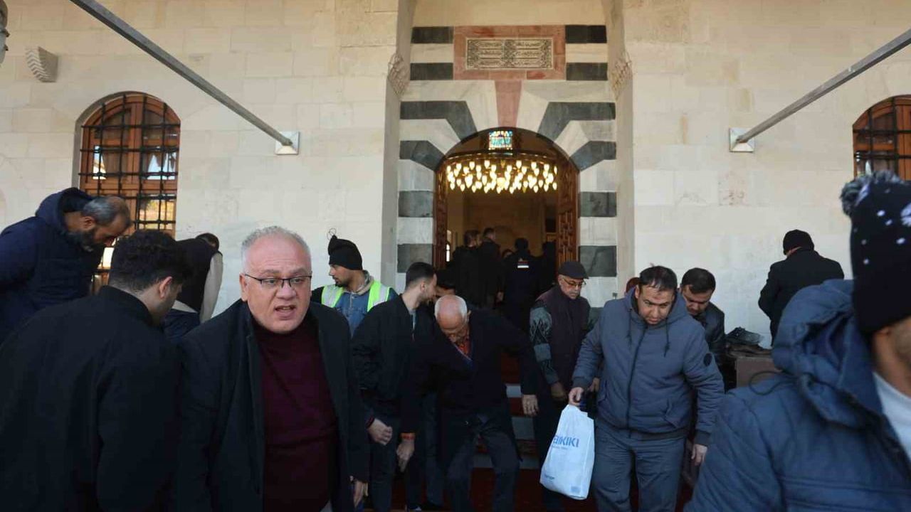 Habibi Neccar Camii'nde 6 Şubat sonrası ilk cuma namazı