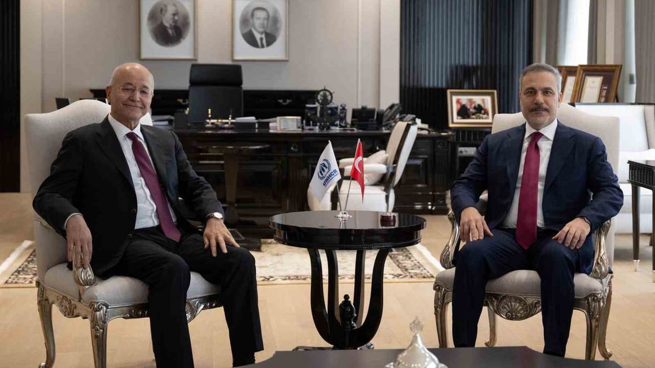 Hakan Fidan, BM Mülteciler Yüksek Komiseri Barham Salih’i Ankara’da kabul etti
