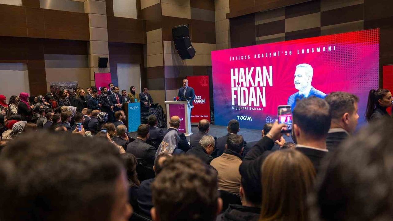 Hakan Fidan: Gençlikte eylemle bilginin birleşmesi önem taşıyor