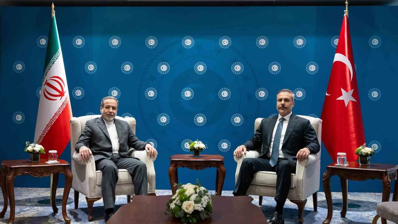 Hakan Fidan, İranlı Bakan Arakçi ile İstanbul'da Görüştü