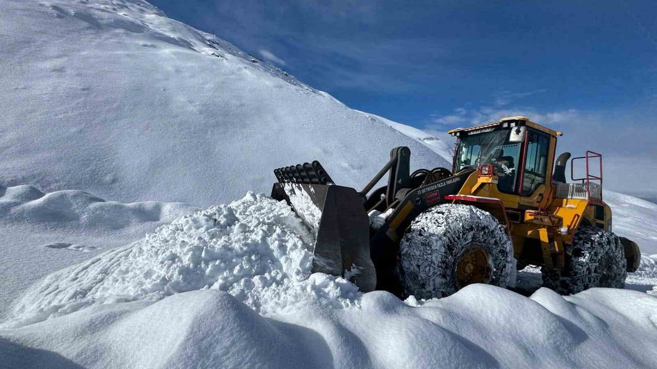 Hakkari’de 172 yerleşim yolu kar nedeniyle kapandı