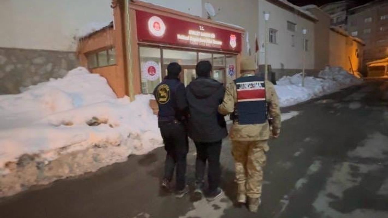 Hakkari'de 22 yıl 4 ay hapis cezası bulunan şahıs JASAT tarafından yakalandı