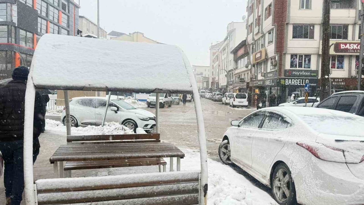 Hakkari'de beklenen kar etkili oldu