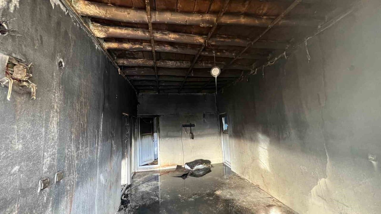 Hakkari'de Ev Yangını: Koryürek Köyündeki Ev Kullanılamaz Hale Geldi