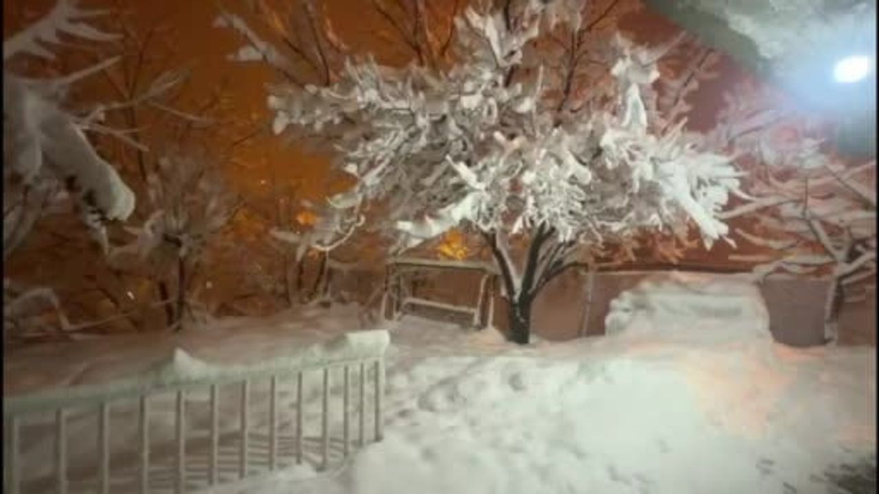 Hakkari'de kar afeti — ekipler aralıksız mücadele ediyor