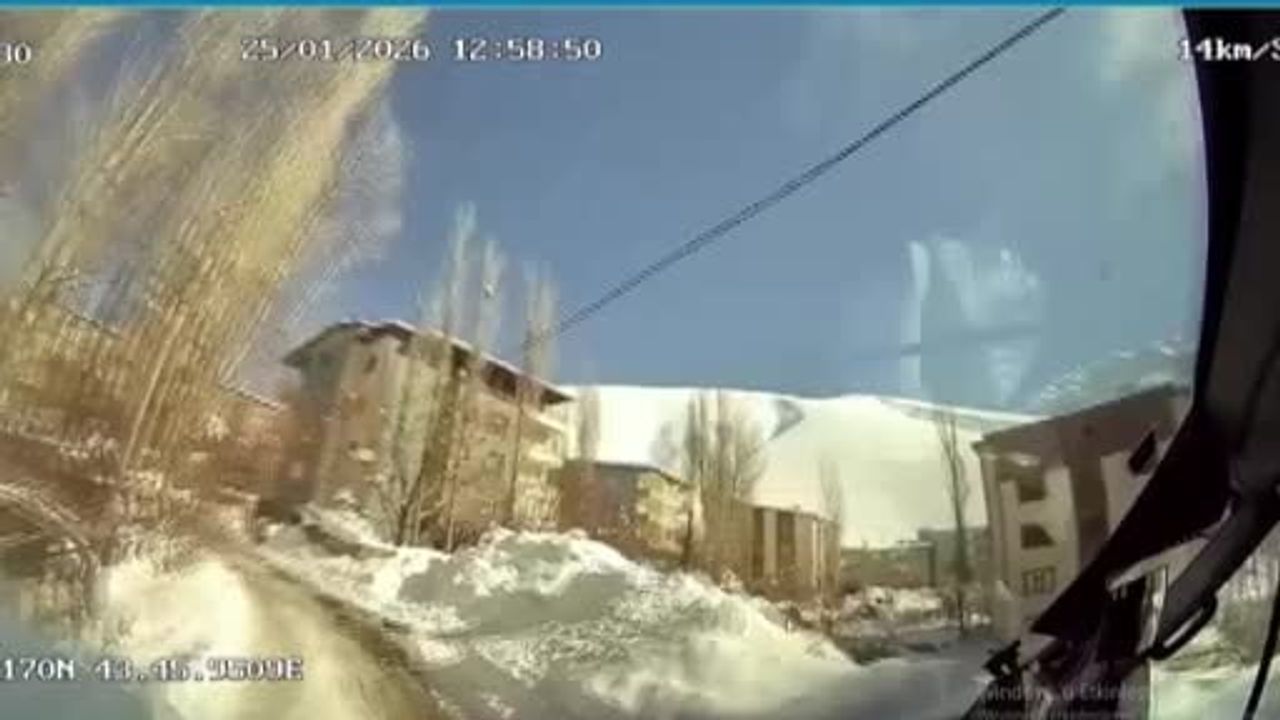 Hakkari'de kızak kazası: 11 yaşındaki çocuk belediye otobüsünün altında hayatını kaybetti